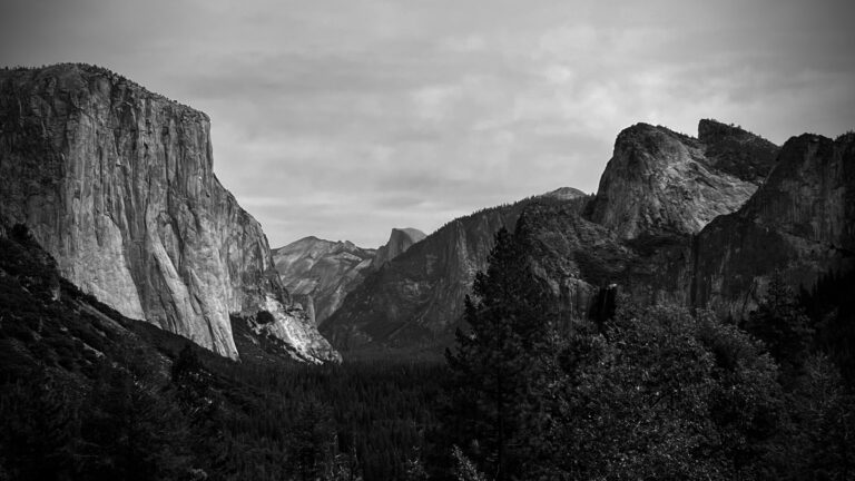 The mountains and valley of Yosemite